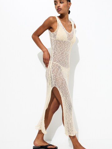 Pull&Bear Kleid in Beige