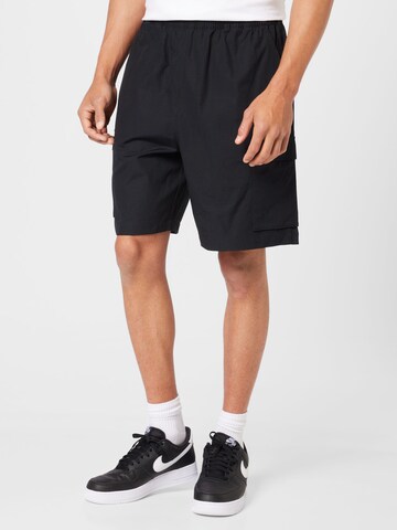 Nike Sportswear Ohlapna forma Kargo hlače | črna barva: sprednja stran