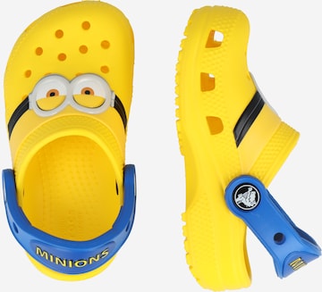 Crocs حذاء مفتوح 'Minions' بـ أصفر