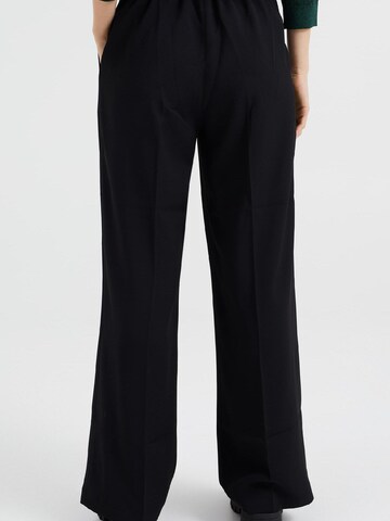 Regular Pantalon à plis WE Fashion en noir