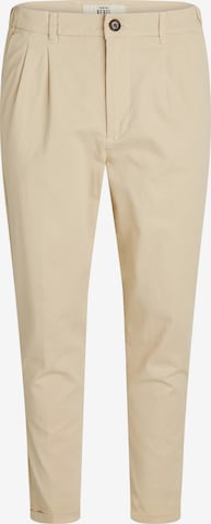 Redefined Rebel Regular Pleat-front trousers 'Jacko' in White: front