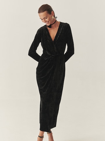 TATUUM Платье 'VELUDO 1' в Черный