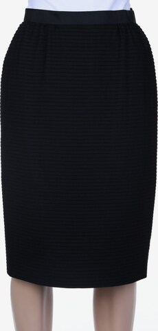 AKRIS Skirt in M in Black: front