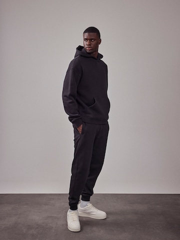 DAN FOX APPAREL Sweatshirt 'The Essential' in Black