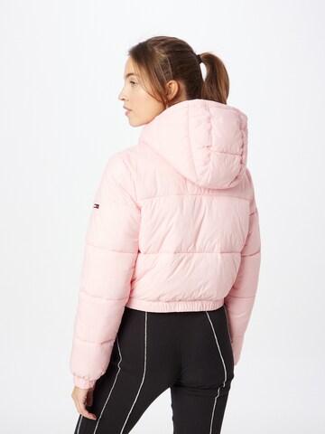 Tommy Jeans Přechodná bunda – pink