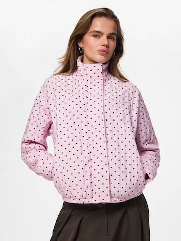 Giacca di mezza stagione 'PCFamilla' di PIECES in rosa: frontale