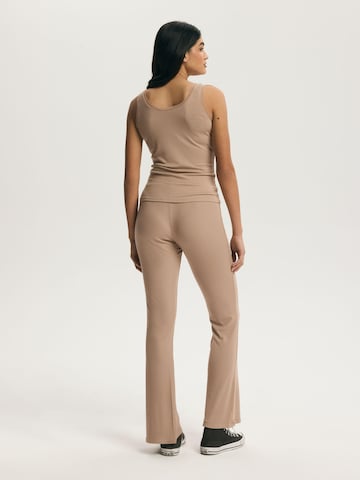 ESOTIQ - Acampanado Pantalón 'Haushose Schlaghose Viskose Mix weich bequem elastischer Bund Clear' en beige