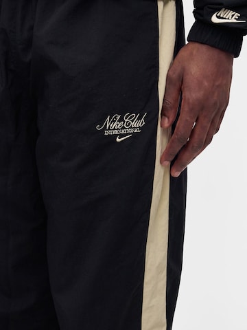 Nike Sportswear Wide leg Byxa 'Club' i svart