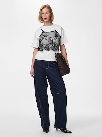 T-shirt 'PCFnug' PIECES en blanc