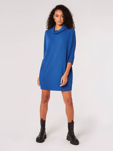 Robes en maille Apricot en bleu