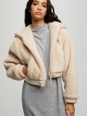 Pull&Bear Jacke in Beige: predná strana