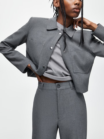Regular Pantalon à plis Pull&Bear en gris