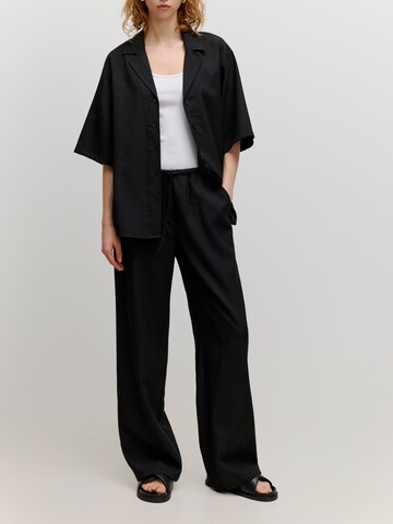 EDITED Lużny krój Spodnie 'Bjelle' w kolorze czarny