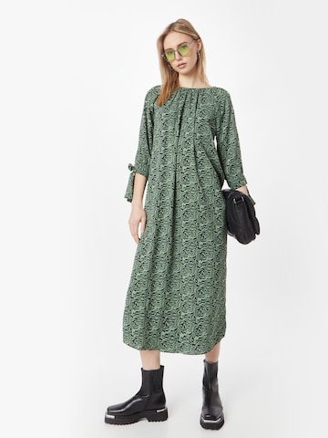 Rochie de la Monki pe verde