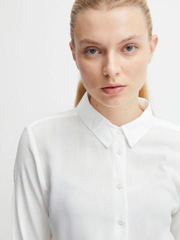 Robe-chemise 'MAIN' ICHI en blanc