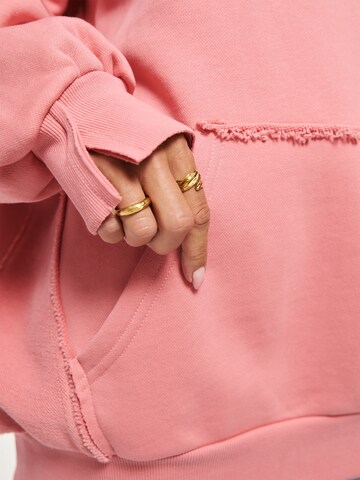 Kamila Šikl - Sudadera en rosa