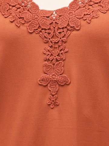 ONLY Top 'ONLBETINA' in Braun