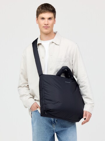 Kapten & Son Umhängetasche 'Skara Cloud Pro'‌‌‌‌‌‌‌‌‌ in Schwarz: Vorderseite