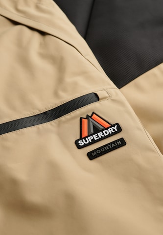 Regular Pantalon fonctionnel Superdry en marron