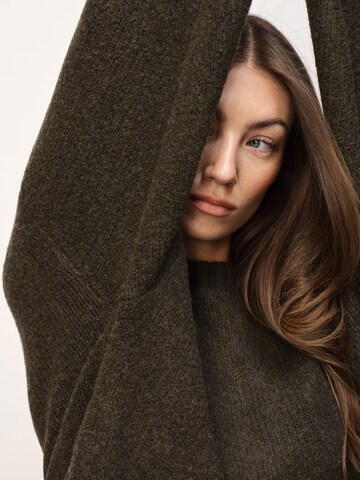 RÆRE by Lorena Rae Trui 'Rhonda' in Groen