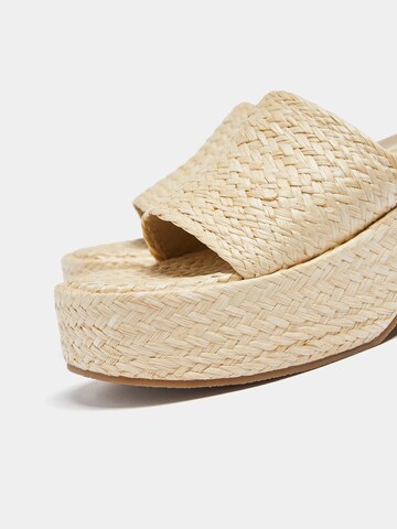 Pull&Bear Pantolette in Beige