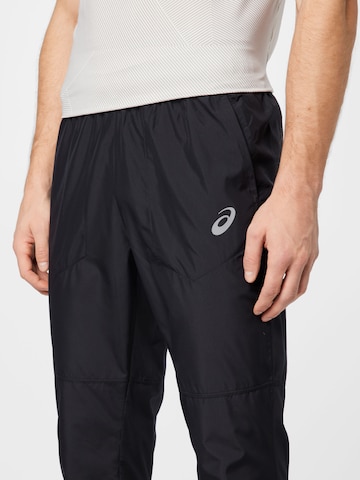 ASICS Tapered Urheiluhousut värissä musta