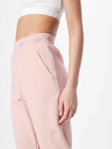 ADIDAS ORIGINALS Tapered Broek in Roze