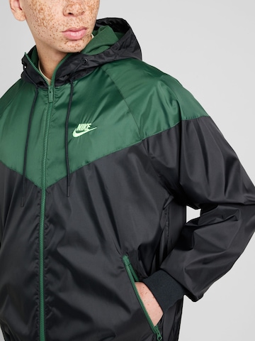 Nike Sportswear Between-season jacket 'Heritage Essentials' in Black