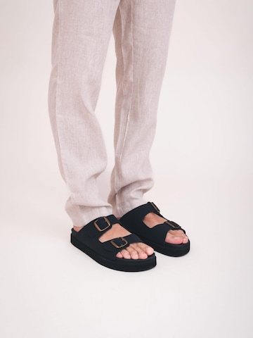 nae Vegan Shoes Sandály 'DARKU' – černá