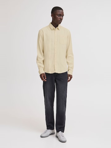 Coupe regular Chemise 'BHBOBBY' BLEND en beige