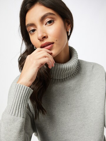 GAP Sweater in Grey