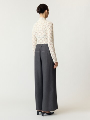YAS - Pierna ancha Pantalón 'INVA' en gris