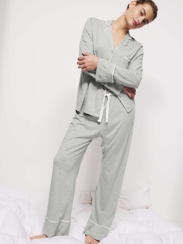 Pigiama di Marks & Spencer in grigio: frontale