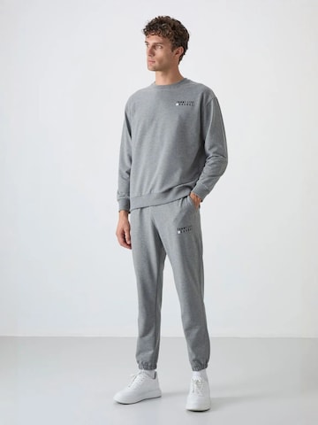 Tommy Life - Fato de jogging em cinzento