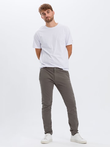 Cross Jeans Tapered Chinohose in Grün