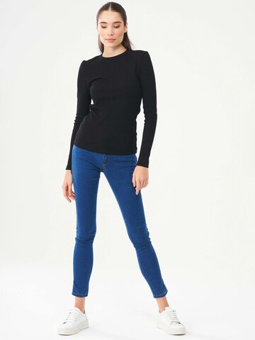 Organication Top in Schwarz
