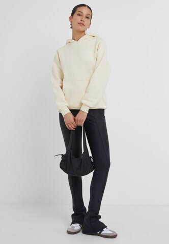 Miss Tee - Sudadera 'Back Around' en beige