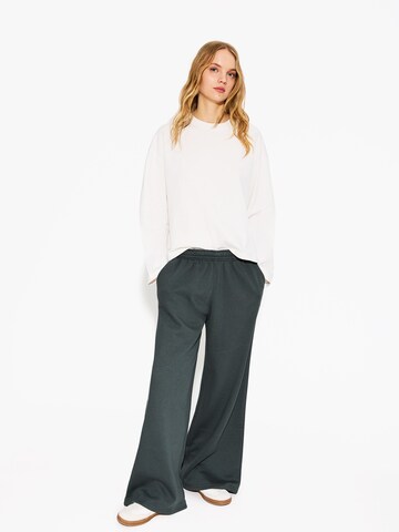 Bershka Tričko - Biela: predná strana
