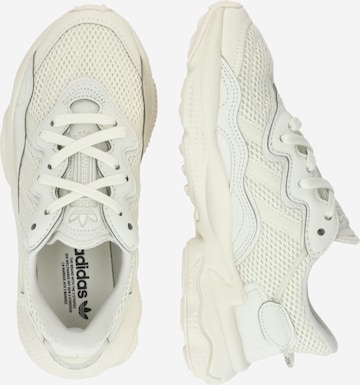 Baskets 'OZWEEGO' ADIDAS ORIGINALS en blanc