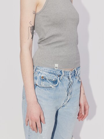 ABOUT YOU REBIRTH STUDIOS Tanktop 'Essential' in Grau