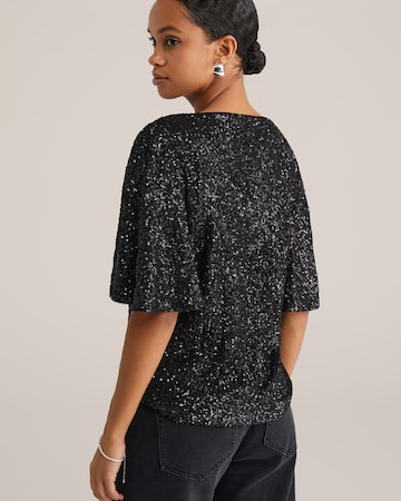 Top de la WE Fashion pe negru