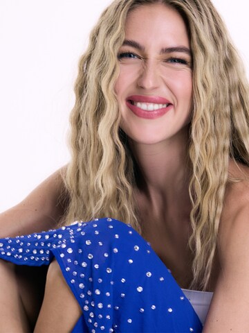 ABOUT YOU x Emili Sindlev Rock 'Valeria' in Blau
