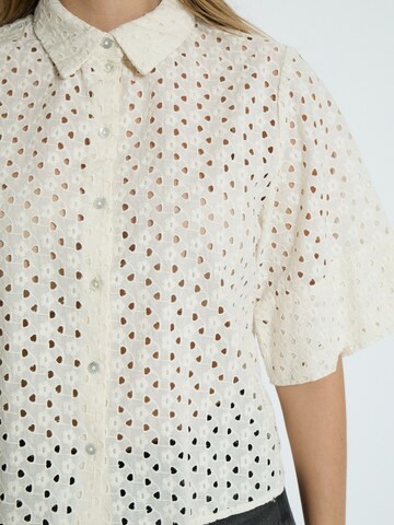 Camicia da donna 'Haze' di Peppercorn in bianco