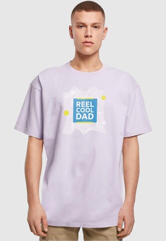 Maglietta 'Fathers Day - Reel cool dad' di Merchcode in lilla: frontale