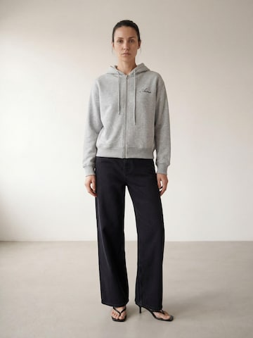 ARMIEGornji dio trenirke 'The Kim Zip Hoddie' - siva boja