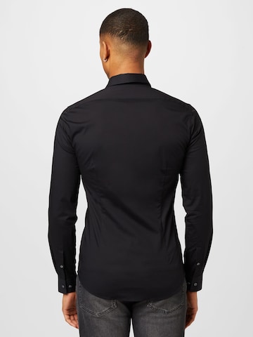 Calvin Klein - Ajuste estrecho Camisa de negocios en negro