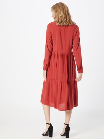 VERO MODA - Vestido camisero en rojo