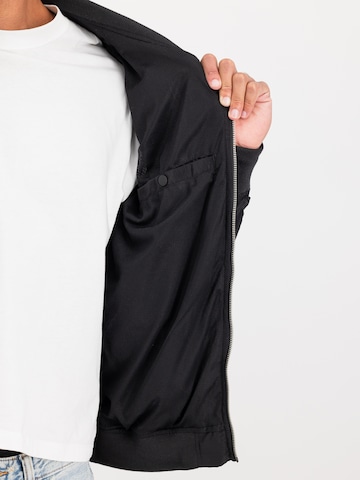 ALPHA INDUSTRIES Kurtka przejściowa w kolorze czarny