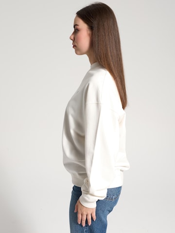 Sweat-shirt 'Melisande' NOWIHT en blanc