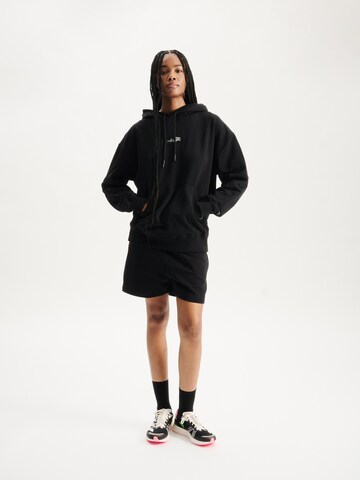 Pacemaker Regular Sports trousers in Black